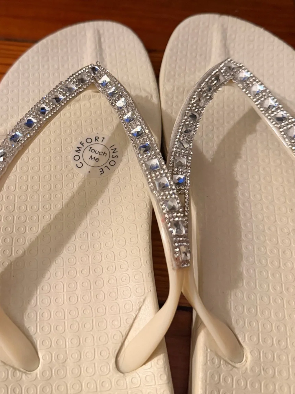 Capelli New York Ladies Flip Flops White with Rhinestones Size 11 New